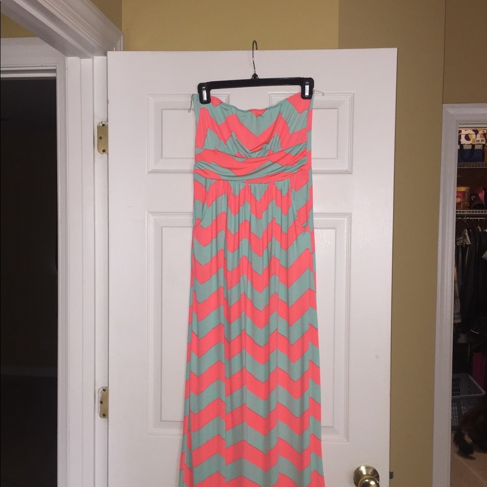 NWOT colorful maxi dress.